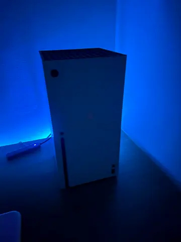 Xbox series x 1TB+ Xbox series x black controller( slightly negotiable)