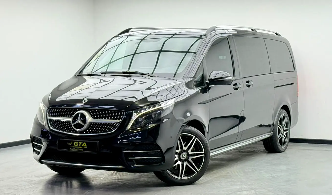 Mercedes-Benz V-Class 2023 — photo 1 of 16