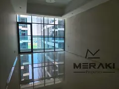 100% Freehold Luxurious Apartment with Panoramic view and Suspicious Space.