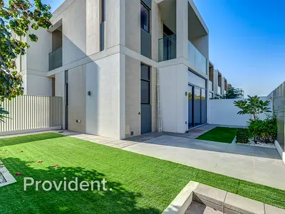 Corner | Near Amenities | Single Row