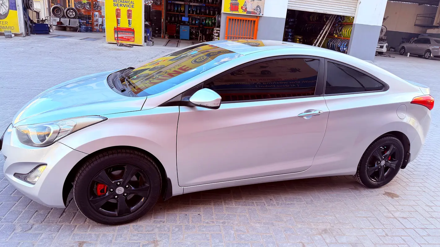 Hyundai Elantra 2014 — photo 1 of 14