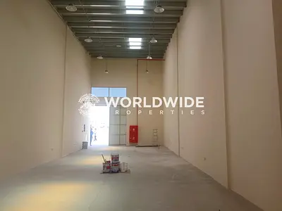فرصة ذهبية مستودع على الطريق الرئيسي || طريق رئيسي مزدوج الطابق الأرضي، المساحة الإجمالية: 3000 قدم مربع || الإيجار بالدرهم الإماراتي 1,55,000/-