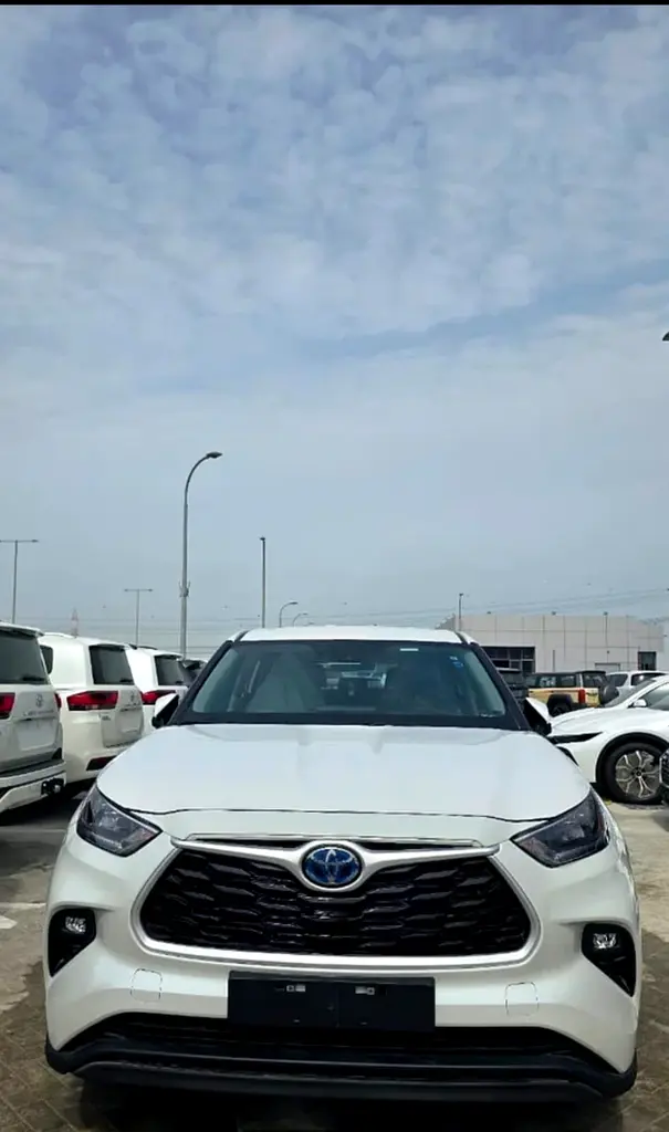 Toyota Highlander 2025 — photo 1 of 16