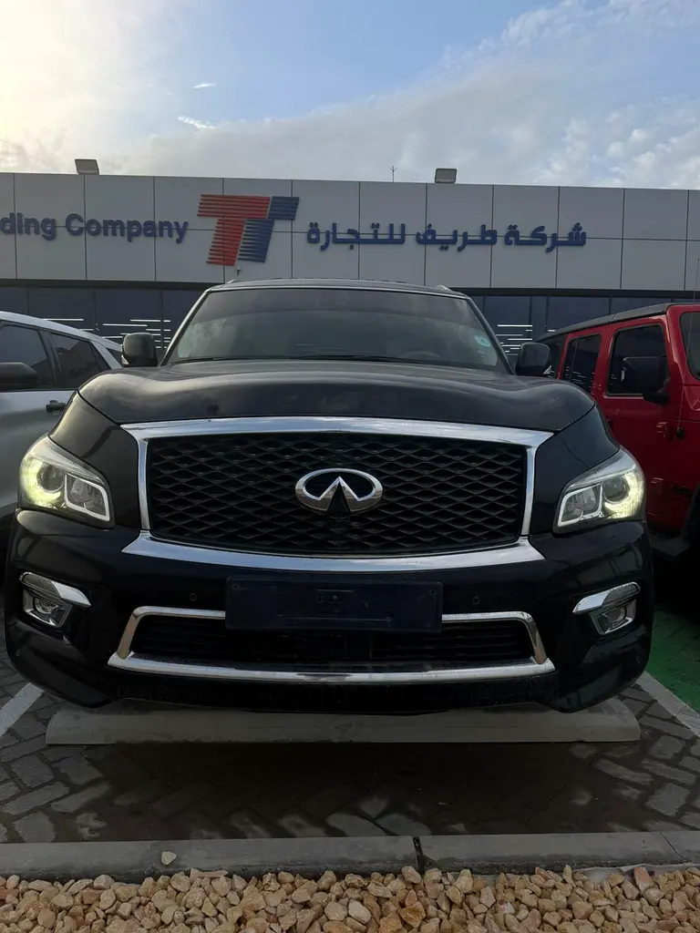 Infiniti QX80 2016 — photo 1 of 9
