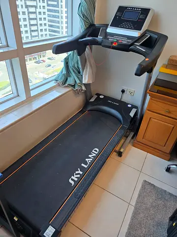 Skyland Treadmill EM-1264— Used Home Running Machine in Good Condition.