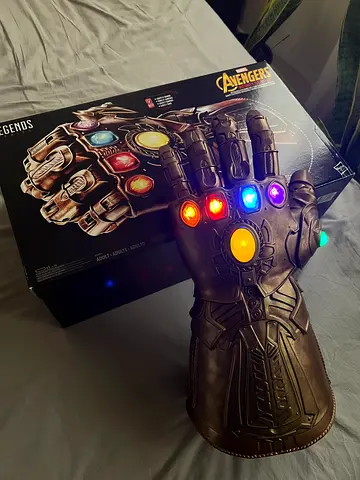 Hasbro - Avengers Infinity War - Thanos Infinity Gauntlet