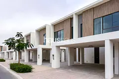 3BR Townhouse | Corner Kitchen | Central Location