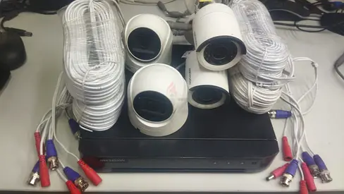 Hikvision 4 channels DVR with 2 dome and 2 bullet cameras and 4 wires