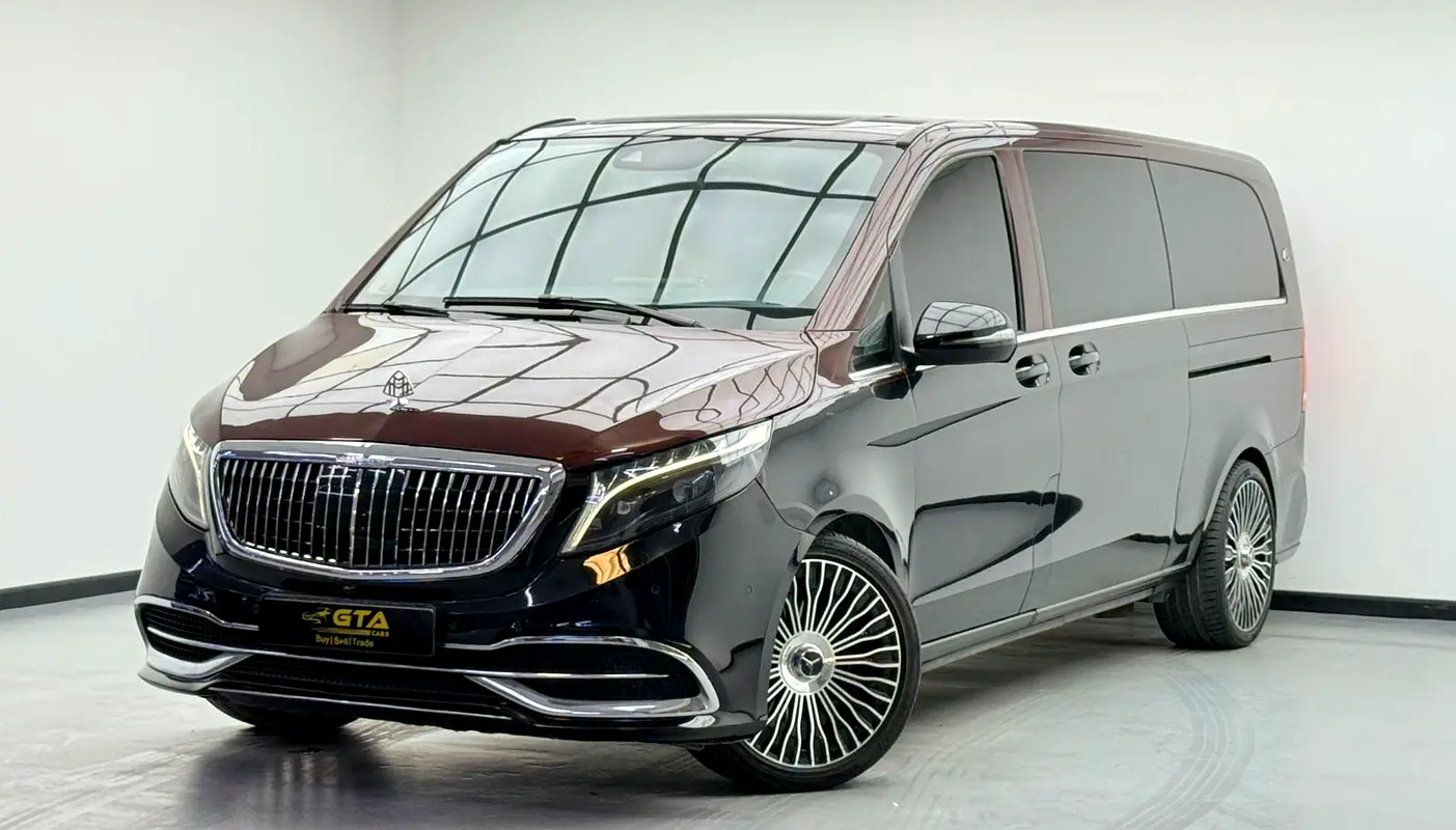 Mercedes-Benz V-Class 2023 — photo 1 of 19