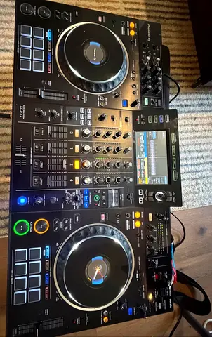 XDJ-XZ FOR SALE WITH GOOD CONDITION WITH MAGMA CASE