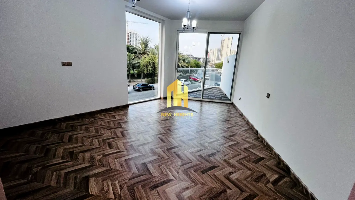 | 4 Bedroom + Maids Room | Corner Villa | Opposite Park | 5 Min from Circle Mall |