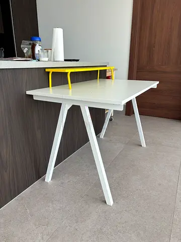 IKEA DESK / GOOD AS NEW