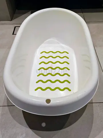 Simple white baby bathtub with non-slip base — gently used