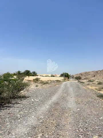 للبيع ارض سكنيه مميزه منطقه سيح الحرف اماره راس الخيمة