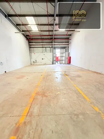 مستودع 2300 قدم بأم القيوين، 15kw، جاهز، 75,000 سنويًا.