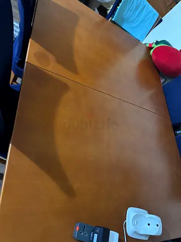 Wooden dining table with 6 chairs - extendable to 2 meters in length, in very good condition