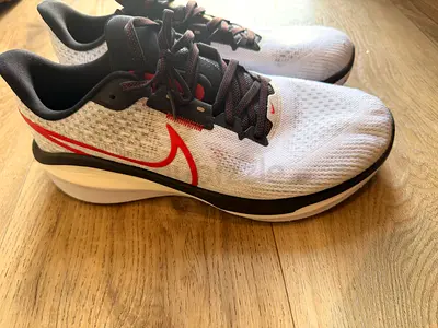 Nike Vomero 16 Running Trainers (With Box) – Size 43 / UK 8.5 – Great Condition!