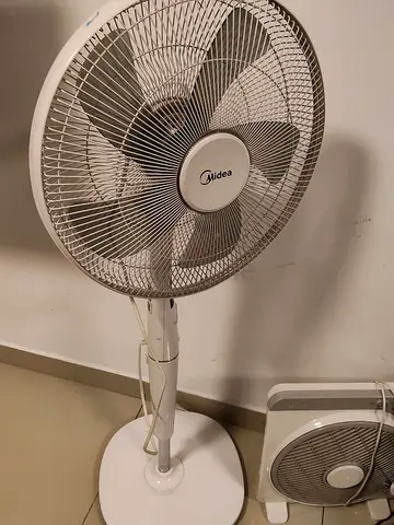 Midea Stand Fan (Adjustable Height) - Good Working Condition