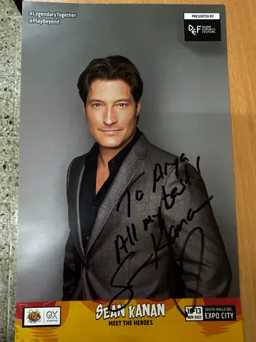 Autographed Celebrity Photo – Signed Poster (Meet the Heroes Expo)