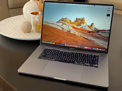 APPLE MACBOOK PRO HIGH END COREI9 64GB RAMS DUAL GRAPHICS LOTS OF SOFTWARES INSTALLED