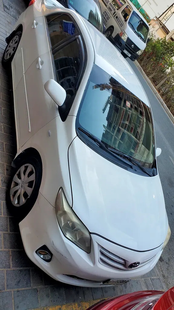 Toyota Corolla 2012 — photo 1 of 11