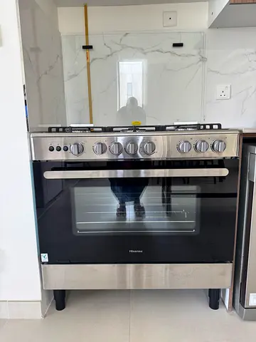 Stainless Steel Freestanding Gas Range with Large Oven - Good Condition