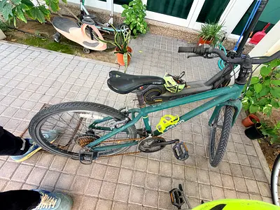 Used children’s hybrid/commuter bike - good working condition