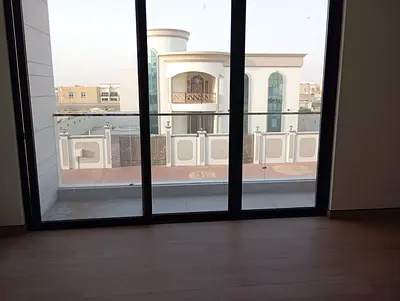 فيلا جديدة أول ساكن للإيجار السنوي في حوشي الشارقة موقع مميز قريب من دبي 4 غرف ماستر مجلس وصالة 180 ألف سنوي