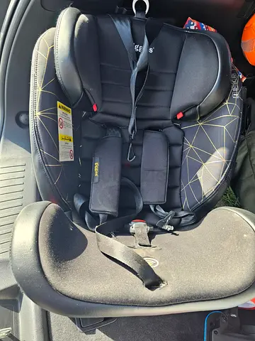 Giggles Major Car Seat Excellent Condition- لبيع كرسي سيارة للأطفال – حالة ممتازة