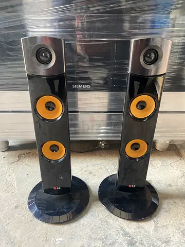 Pair of floor-standing LG tower DEEP BASS speakers — URGENT SALE