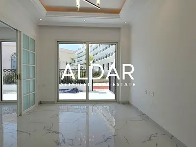 Vacant | Appliances| Prime Location | Spacious