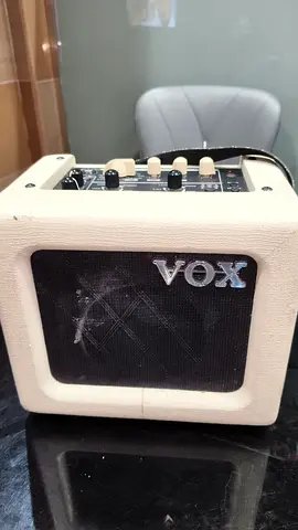 VOX Mini Guitar Amplifier - Cream Practice Amp