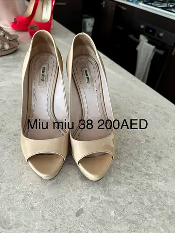 Miu Miu size 38 heel good condition