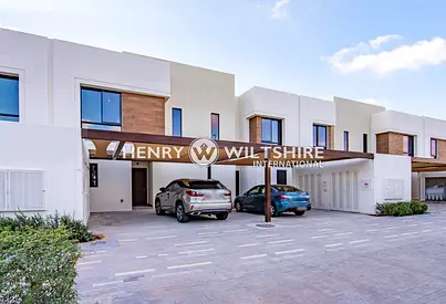 Modern townhouse. Family friendly community.