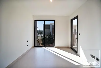 Fully Upgraded | Vacant | Close to Pool and Park