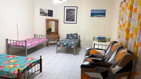 Spacious neat and clean bed-space for executive lady