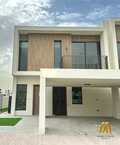 فيلا واسعة التصميم | 4 غرف نوم + غرفة للخادمة | جاهزة للسكن
