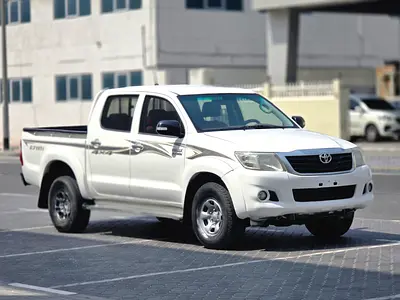 TOYOTA HILUX//2015 MODEL//4×4 DRIVE//PRATOL ENGINE//AUTOMATIC WINDOW