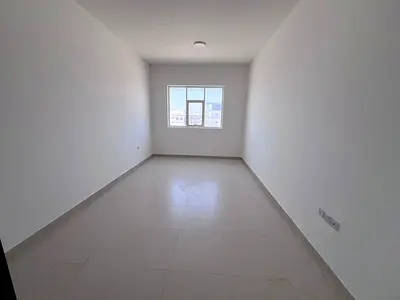 من أجمل الشقق في المويهات 3، شقة غرفتين وصالة واسعة جدًا، مع 3 حمامات وغرفة ماستر، وتكييف مركزي وصيانة كاملة على المالك.