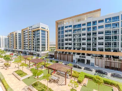 Community Pool View | Fully Furnished | Vacant NOW