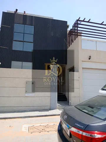 فيلا فاخرة 5 غرف نوم ماستر مع خزائن + مجلس + صالتين + غرفة خادمة | تملك حر | تشطيبات راقية | موقع متميز | قريب من الخدمات.