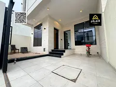 Two-story villa with a roof, priced inclusive of registration and ownership fees, on the main street