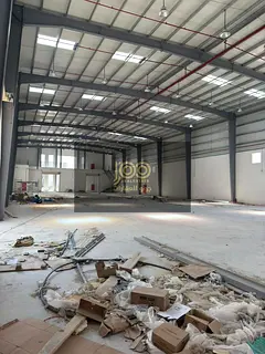 Electricity 200/ Warehouse mezzanine with showroom available for all activities