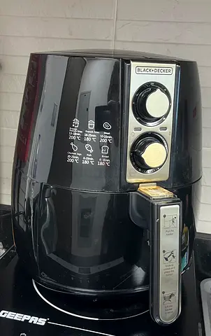 Black+Decker 4L Air Fryer AF300-B5 — Good Condition, AED 125