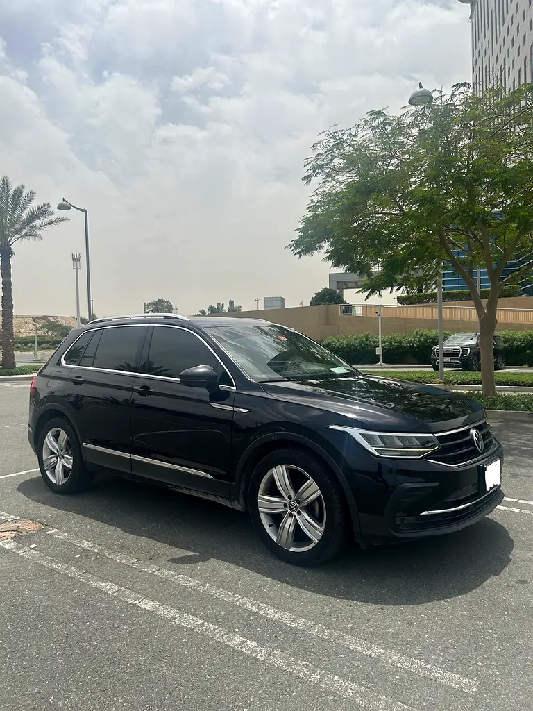 Volkswagen Tiguan 2021 — photo 1 of 17