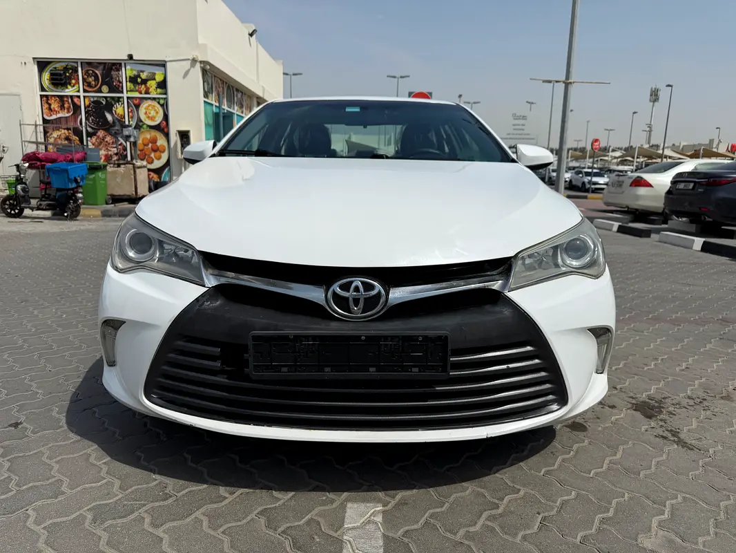 Toyota Camry 2017 — photo 1 of 19
