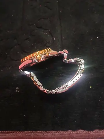 Montre Seiko Kinetic Sport Silver-toned heart link bracelet with gold-accent clasp