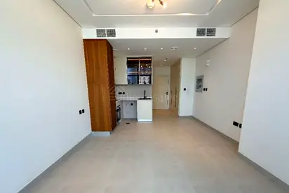 Walking METRO | Pool View | Mid Floors