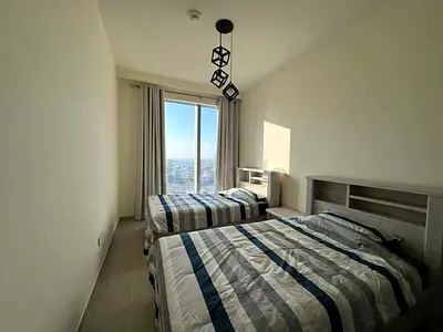 EXECUTIVE MALE FLATMATE FOR MASTER ROOM WITH ATTACHED WASHROOM FULLY FURNISHED CLOSE TO DIC METRO...