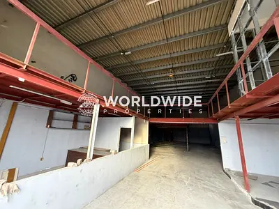 مستودع فاخر بمساحة ١٢٠٠٠ قدم مربع، يشمل طابقًا نصفيًا، مزود بـ ١٢٥ كيلوواط من الكهرباء، بسعر مميز.